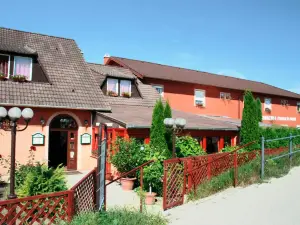 Vasmacska Panzio