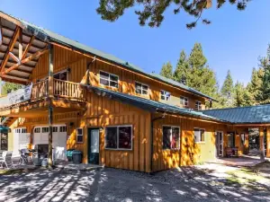 DiamondStone Guest Lodges