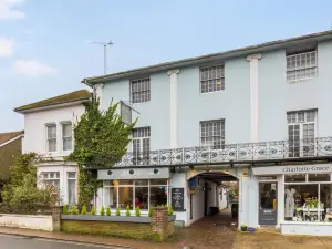 Morleys Rooms - Located in the Heart of Hurstpierpoint by Huluki Sussex Stays