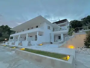 เปตรา มาริส บีแอนด์บี