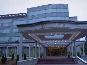 塞弗利夫廣場飯店