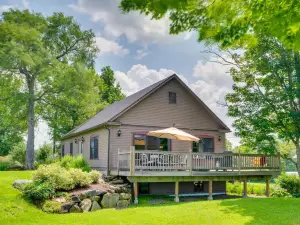 Hardwick Family Farmhouse on Vast Snowmobile Trail