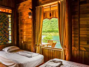 Phong Nha River House