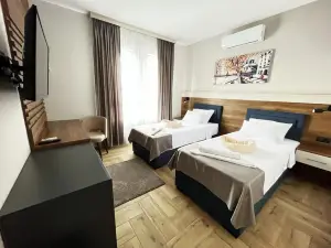 ĆAKA Luxury Rooms & Restaurant