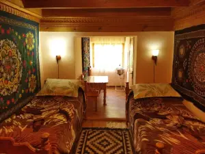 Ethno Guest House Caravan Tamchy
