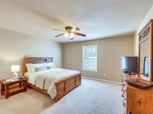 2 Mi to Downtown: Work & Play at El Dorado Getaway
