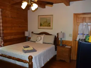 Creekside Paradise Bed and Breakfast