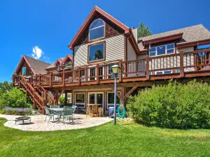 Stunning Silesia Home, Horse Boarding and River View