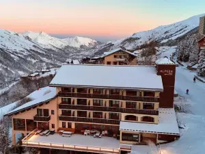 Alpeen Hotel
