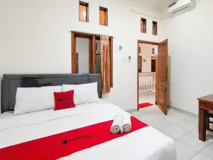 RedDoorz Syariah at Jalan Panglima Sudirman Probolinggo
