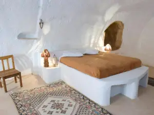 Au Trait d'Union Tijma Matmata