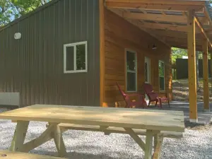 Nostalgic Route 66 Cabin Near Blue Springs Ranch