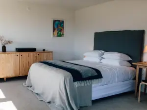 Black Estate B & B