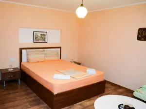 Guest House Raiski Kat