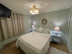 Stroll to Slopes, Village Area, Ski in-Out MtLodge 210