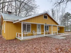 Deck & 2-acre Yard: Quiet Getaway in Crandall!