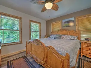 Waterfront Cottage in Fort Towson with 2 Decks!