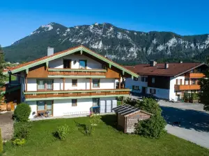 Aparthotel Chiemgaufuchs - Chiemgaukarte Neu ab Mai 2025!