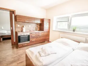 Topolský Pivovar, Restaurace a Penzion