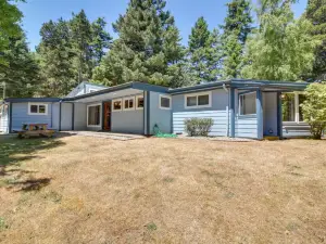 Rustic Bandon Log Cabin on 5 Acres of Woodlands!