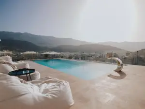 Infinity Hotel & More