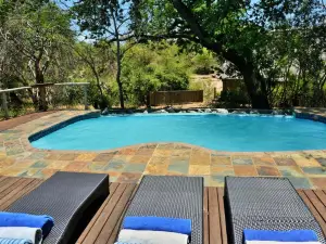 Rhino Post Safari Lodge