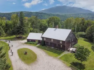 Mtn Views Colonial Home on Kingdom Trails!
