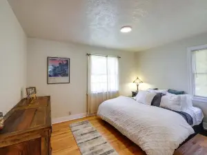 Charming Hamilton Hideaway Half-Mi to Main St!