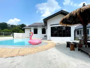A'FAMOSA Pool Villa by S&T Homez
