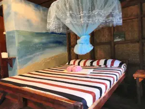 Nuts Huts