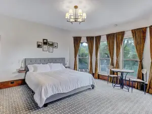 Golden Dreams Inn