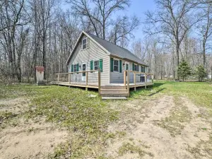 Family Cottage 3 Mi to Higgins Lake State Pk!