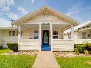 Pet-Friendly Lake Erie Cottage - Walk to the Water