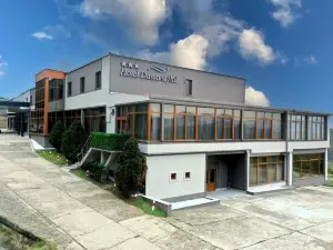 Hotel Dusan si Fiul Resita Sud