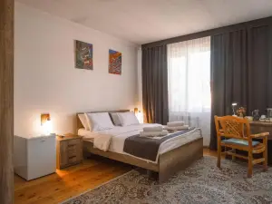 TES HOTEL