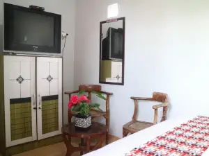 The Homey Rooms and Tours