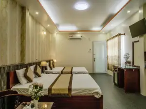 Dong Bao Hotel
