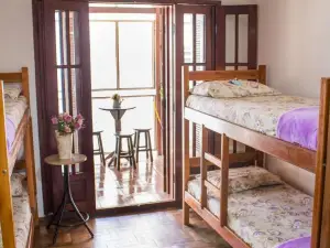 Flor de LIS Hostel