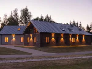 Lake & Library Hotel