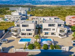 Apartments & Rooms Danivan Pool Villas B