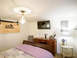 Nicura Ranch Inn & Stables