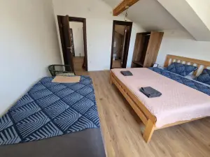Che Private Rooms Banovci