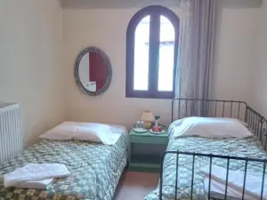Hotel Isaraiko Spiti Agia Theodora