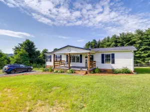 Near Blue Ridge Parkway Ennice Home with Fire Pit