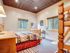 Pet-Friendly Cabin Retreat Walk to Lake Pepin!