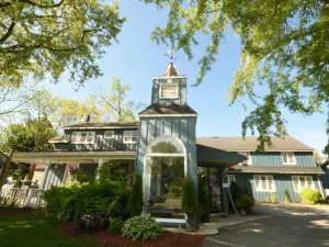 Windspire Inn