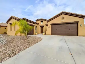 Pool, BBQ & Bar: Family Home in Queen Creek