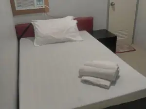V.F. Riton Apartelle