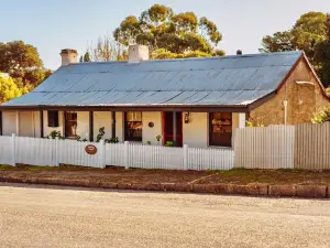 Kooringa Cottage