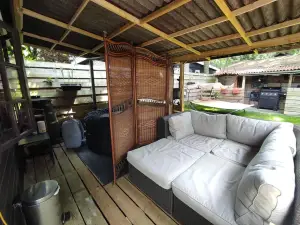 "Tempat Senang" Chalet on the Beautiful Veluwe with Airco Sauna BBQ Jacuzzi Beamer and Dog